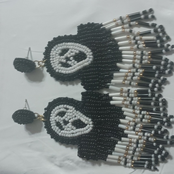 Scream Ghost Face Beaded Earrings - Picture 1 of 3